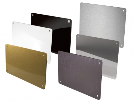 Targe Style in perspex o eurobond con finiture particolari